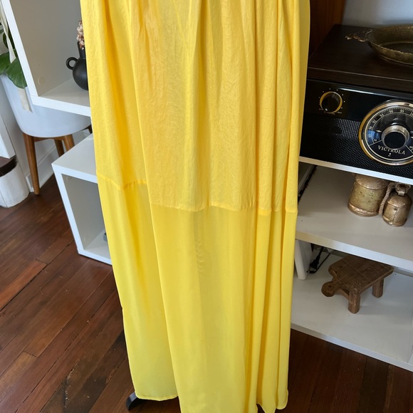 Strapless sweetheart neckline yellow dress in size 4 - Picture 7 of 9